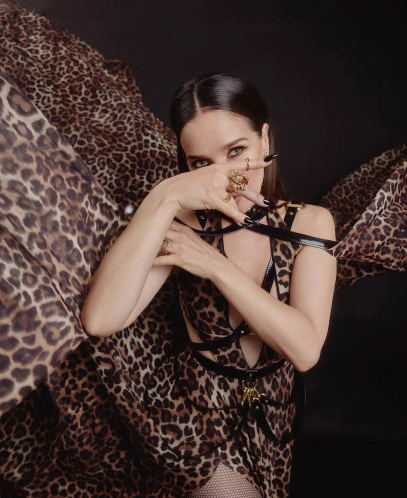 Natalia Oreiro impactó con un look animal print. Foto: Bruno Nogueira. 