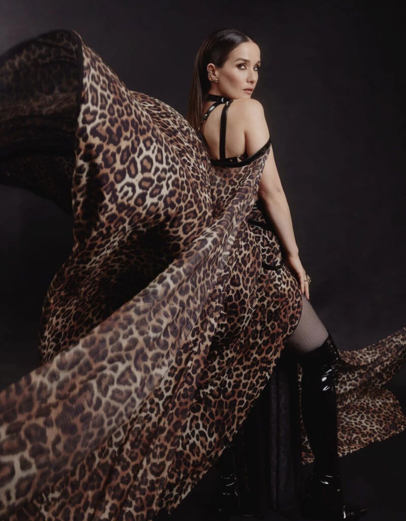 Natalia Oreiro impactó con un look animal print. Foto: Bruno Nogueira. 