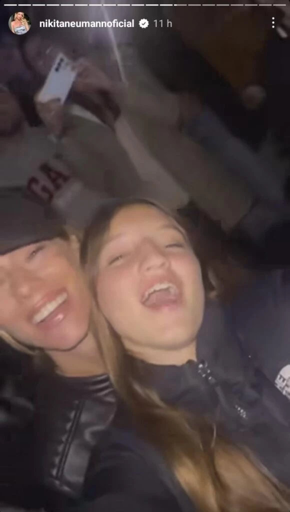 Nicole Neumann y su hija Allegra en el recital de The Weeknd