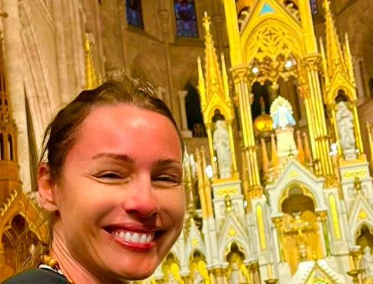 Pampita y su emotiva llegada a Luján: el reencuentro con sus hijos y las lágrimas frente al altar