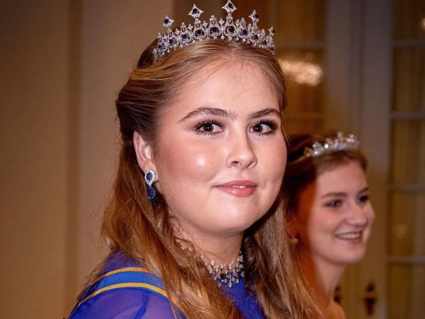 Look de princesa Amalia