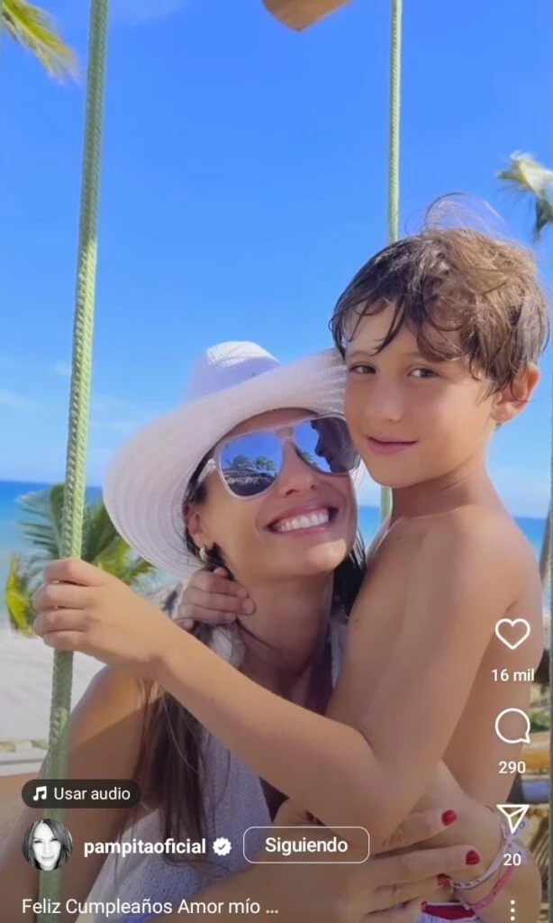 Pampita junto a su hijo benicio