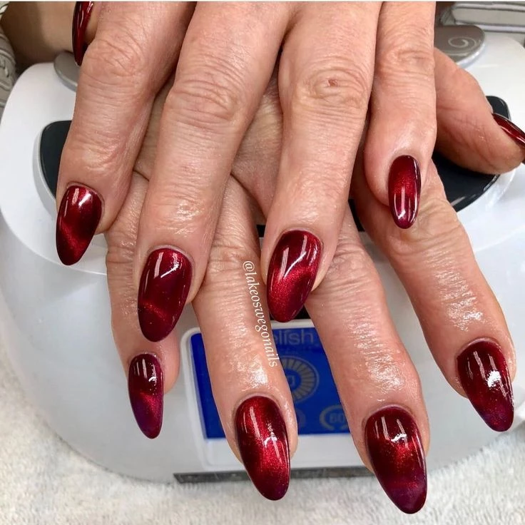 Candy red velvet nails llevá en tus uñas el color de la temporada