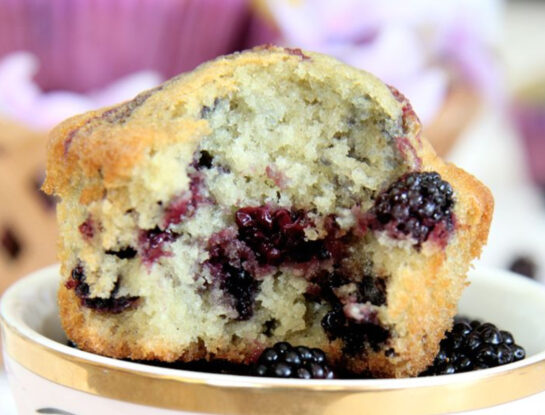 Muffins de frutos rojos: la receta perfecta para la merienda