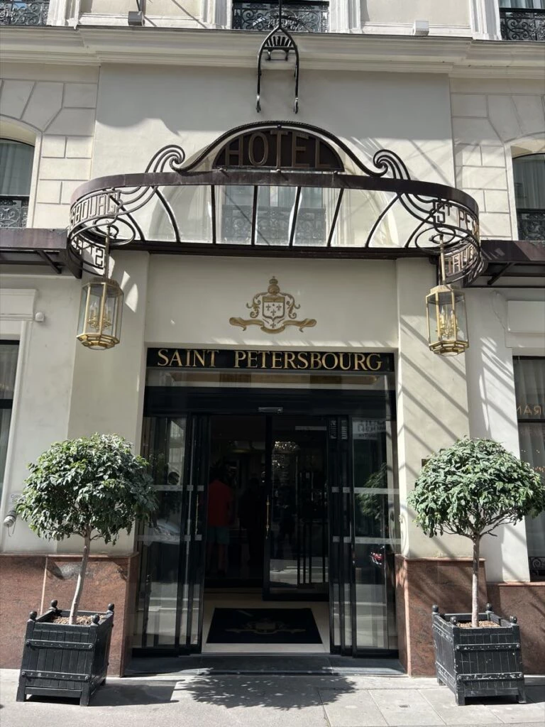 Hotel Saint Petersbourg de París, Francia.