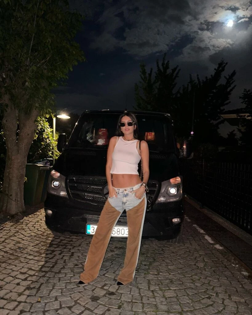 Zaira Nara con look fashionista en Turquía