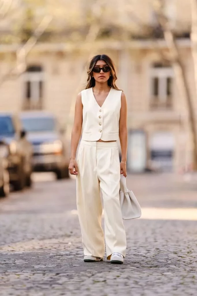 así se lleva el pantalón blanco, el básico infalible de la primavera