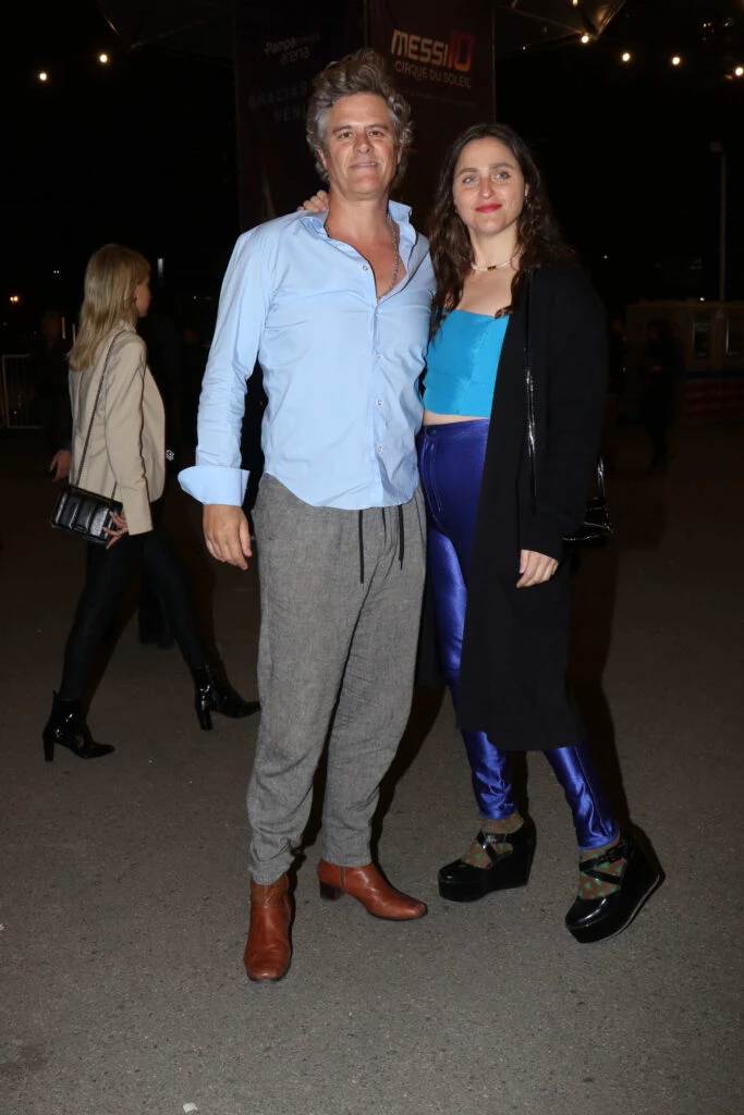 Mike Amigorena y pareja