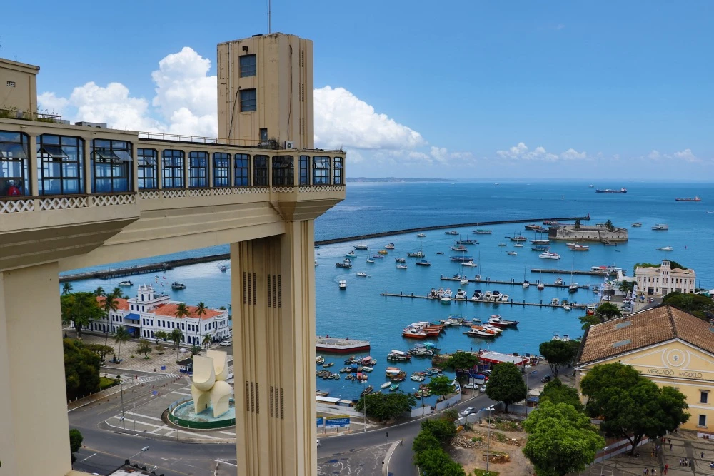 Elevador La Cerda, debajo el Mercado Modelo.