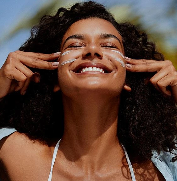 Protector solar: fundamental para el bolso.