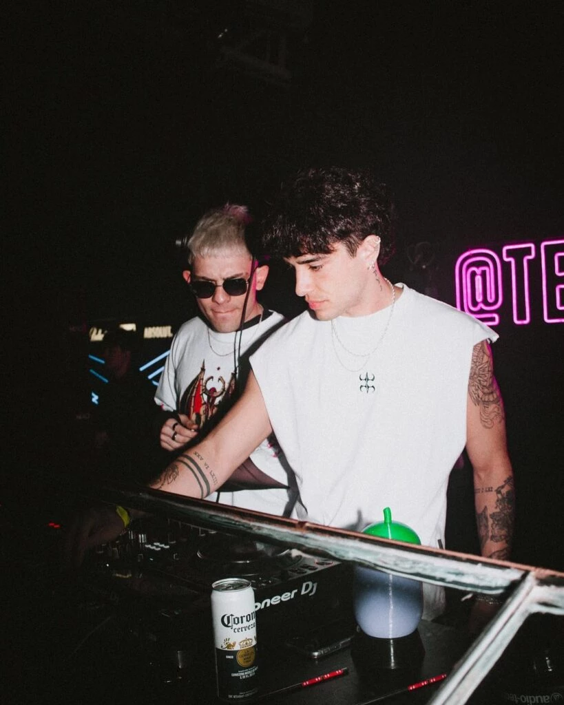 Julián Serrano y Dj Mechaloca.