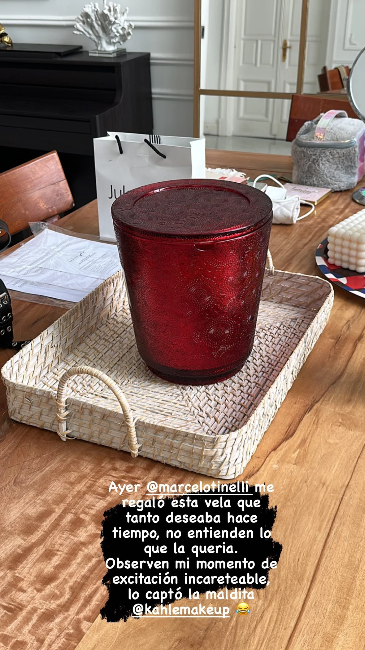 Vela aromática que le regaló Marcelo Tinelli a su hija Cande.