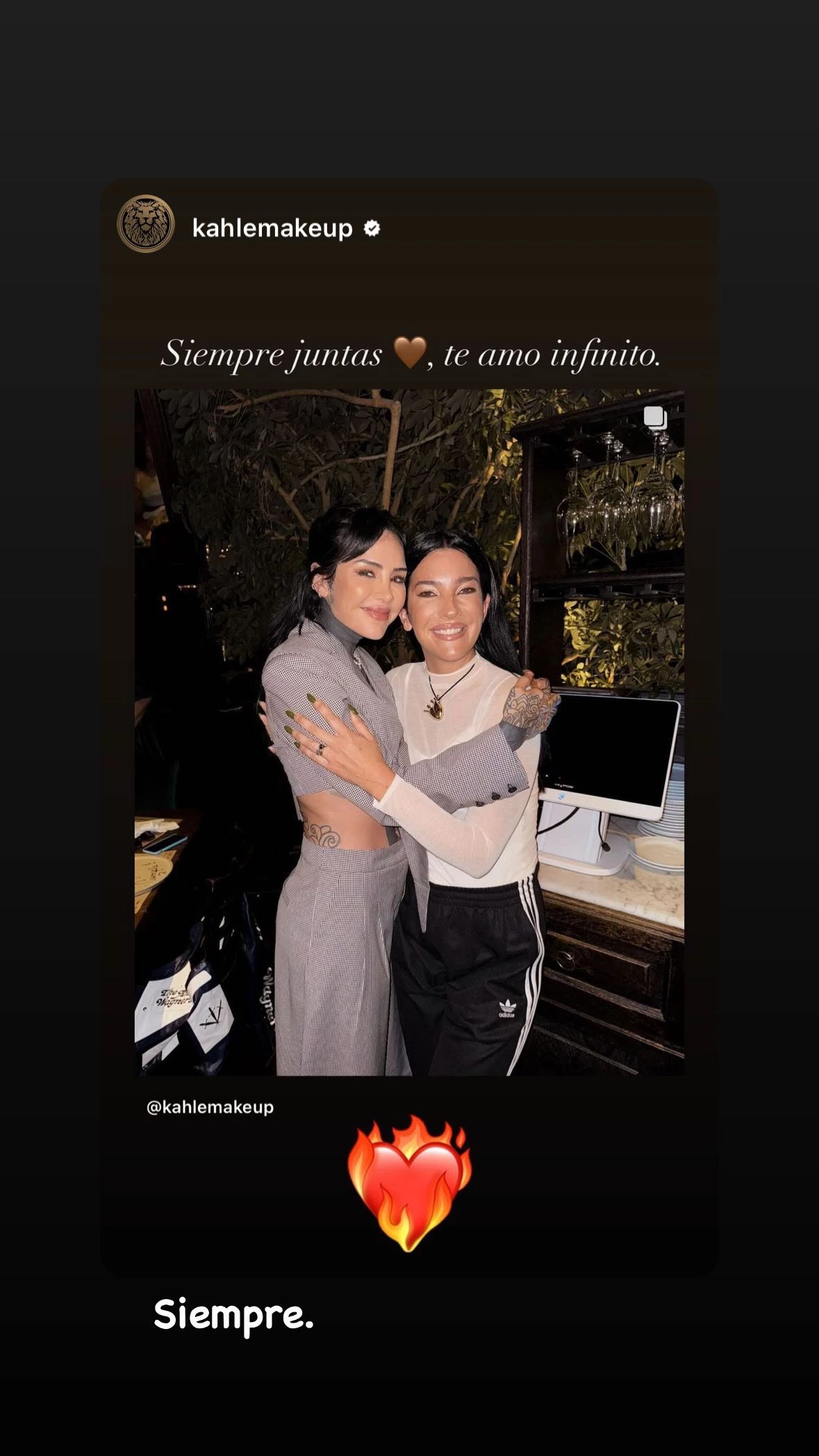 Cande Tinelli con amigas celebrando sus 33 años