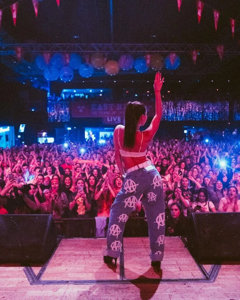 El outfit de Brenda Asnicar en Milán. Fotos: IG Brenda Asnicar.