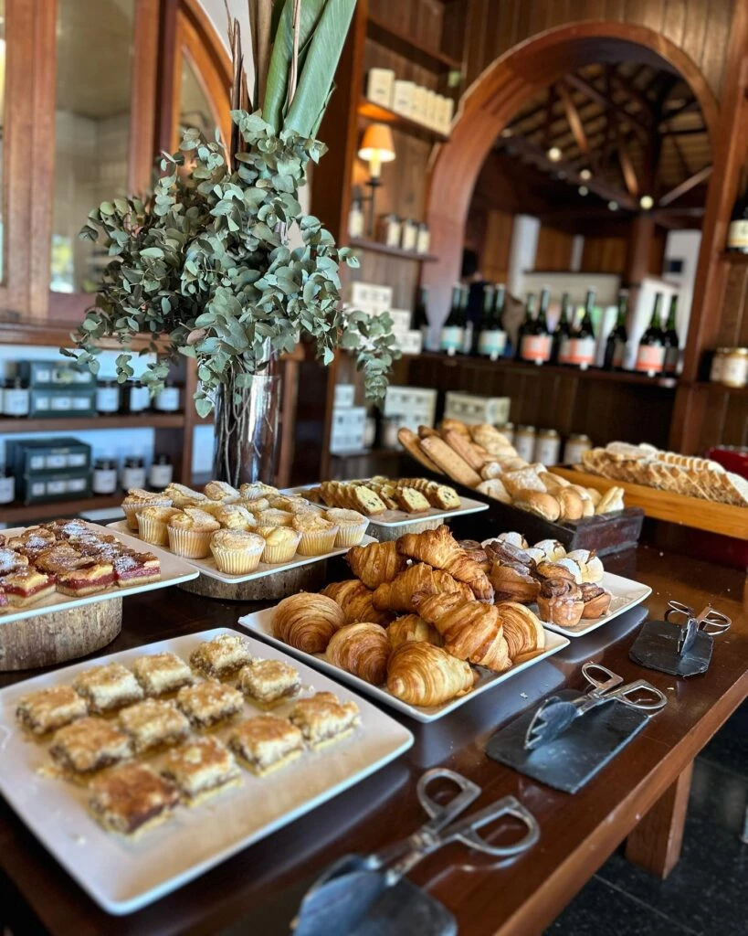 El desayuno que disfrutó Carolina Ardohain y Roberto García Moritán. Foto: IG Pampita.