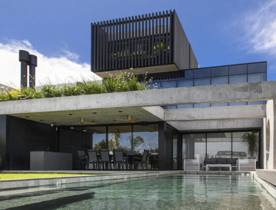 Video deco: una casa pensada desde el feng shui donde las piedras naturales son protagonistas