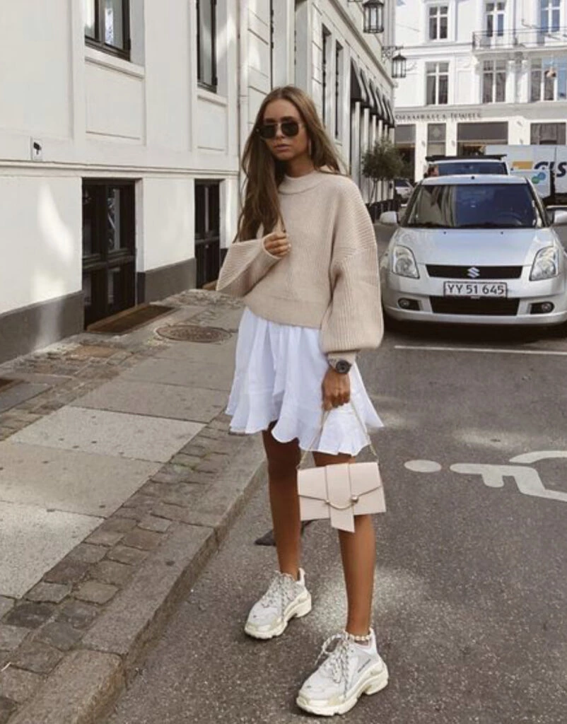 Así se usan las zapatillas esta primavera 2023. Foto: Pinterest.