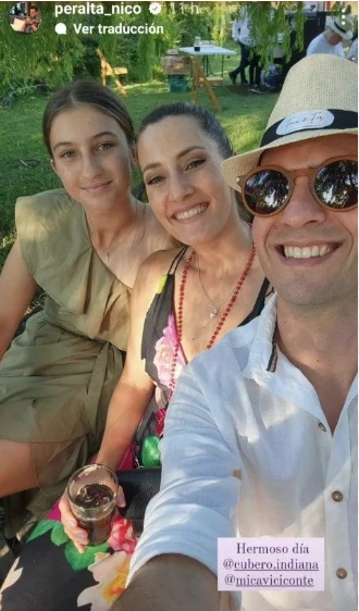 Indiana Cubero junto a Mica Viciconte y Nico Peralta en el casamiento de Fer Colombo. Foto IG