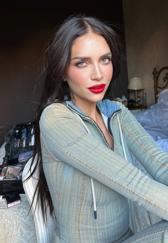 Zaira Nara en la red carpet de los Latin Grammy 2023