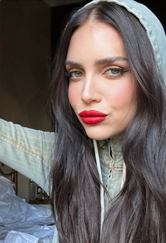 Zaira Nara en la red carpet de los Latin Grammy 2023