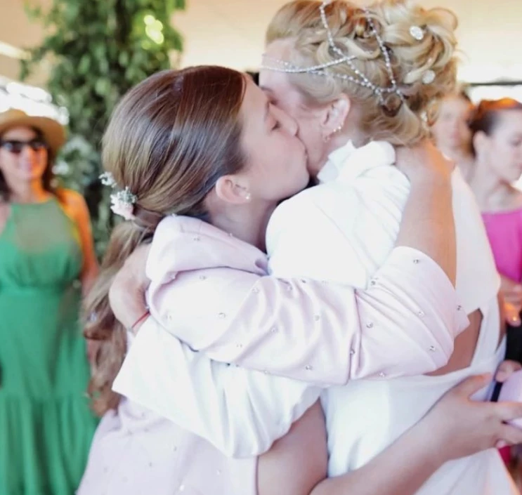 Nicole Neumann y sus hijas