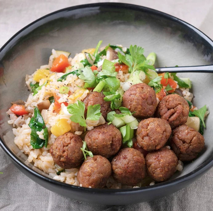 Albóndigas de garbanzos con vegetales asados