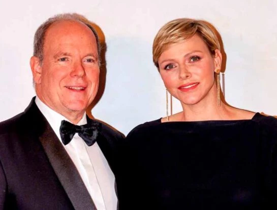 Charlene de Mónaco tiene el look de invitada perfecto para +40