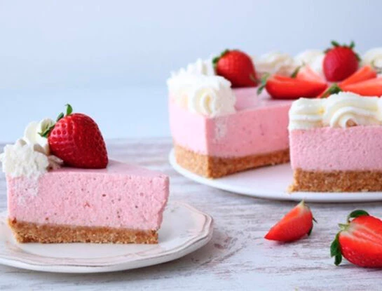 Cheesecake de frutilla: la receta sin cocción que no falla