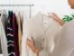 5 trucos fáciles y efectivos para sacar el olor a humedad de la ropa