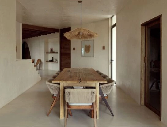 Una casa amplia y abierta con una exquisita decoración mediterránea