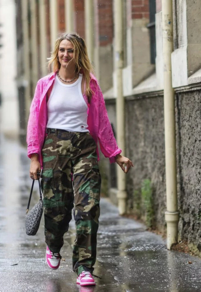 El camuflado es el estampado más canchero de esta primavera 23. Foto: Pinterest.