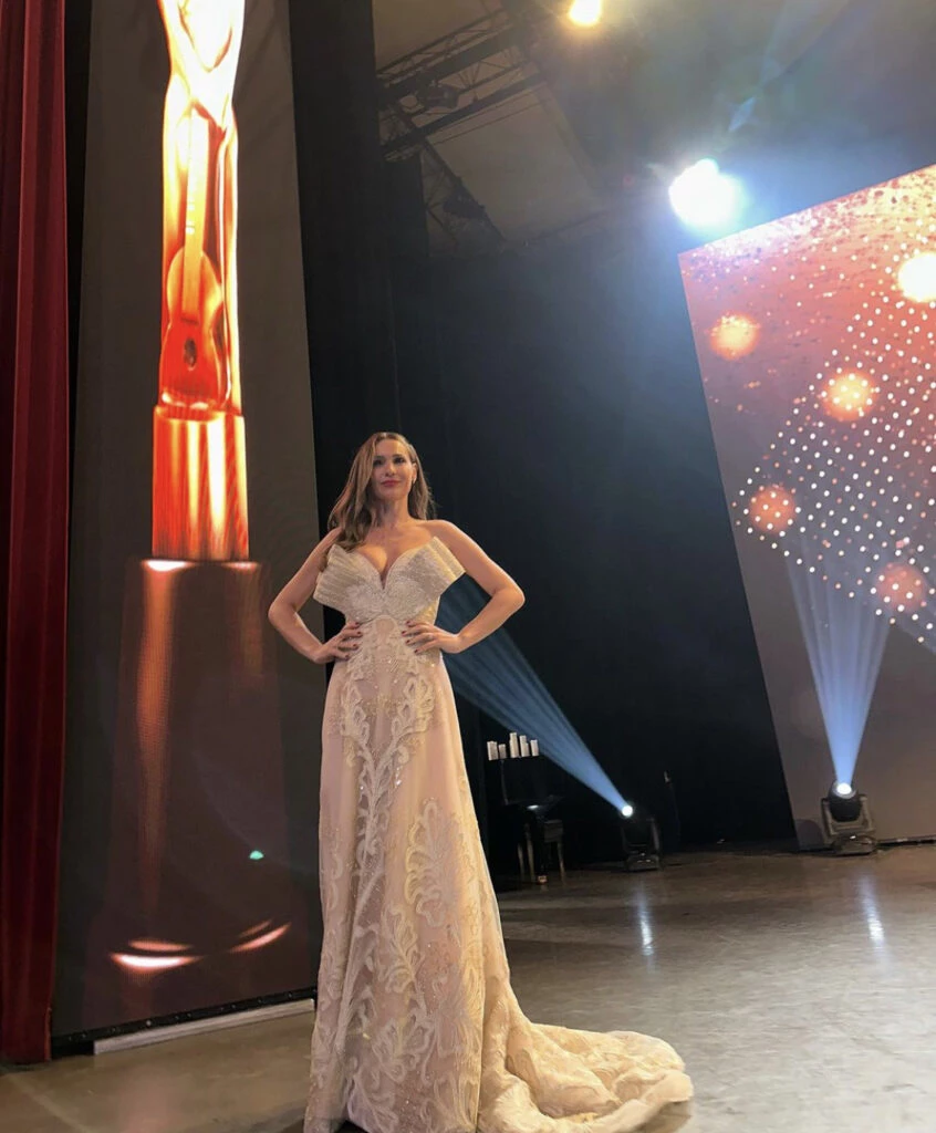 El espectacular look de Pampita como conductora en los Martin Fierro Latino en MiamiFoto: Instagram.