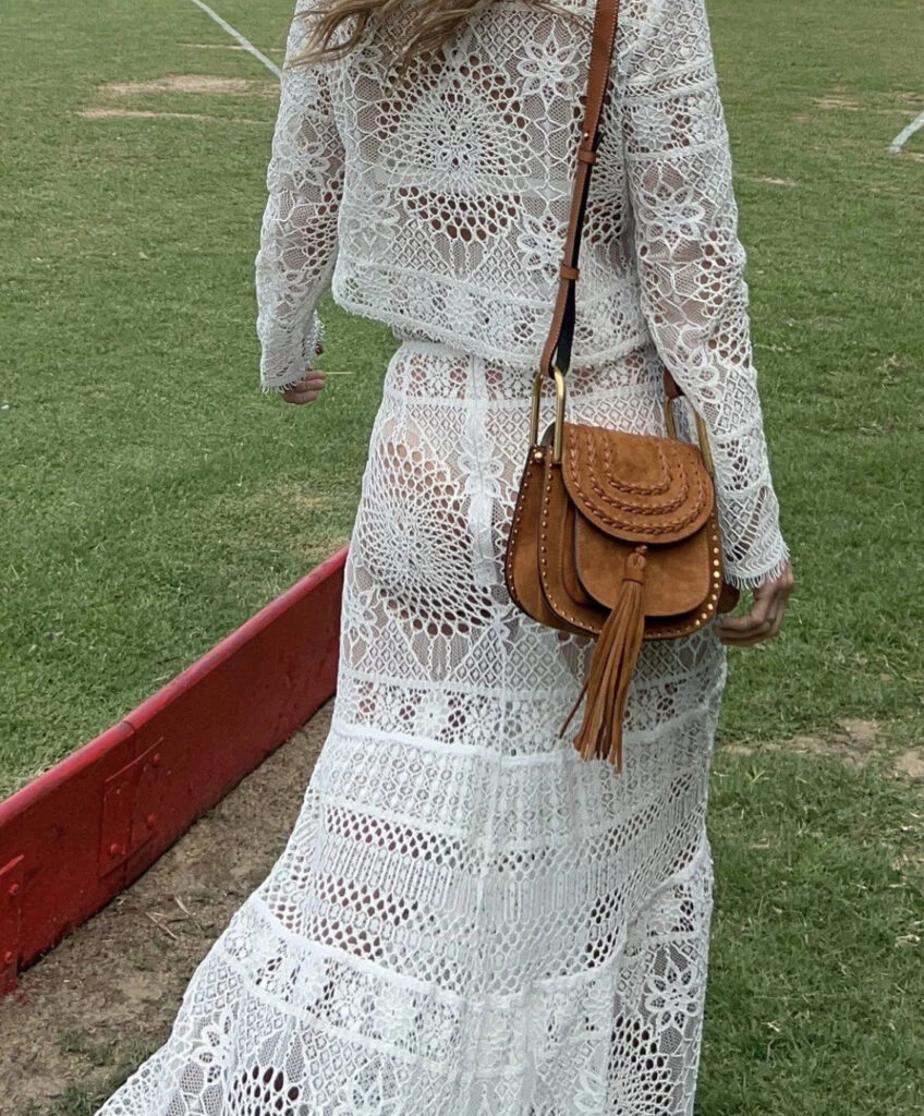 El look con transparencias de María Vázquez para un lunes de polo. Foto: Instagram.