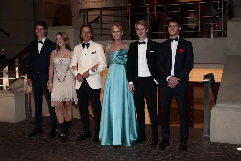 El look de la familia Mazza Gravier en la gala de Valeria.