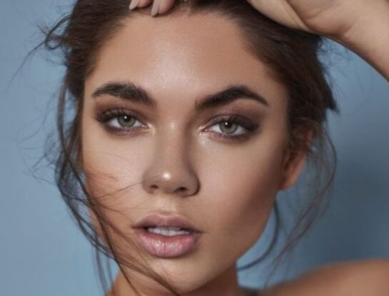 El truco fácil con delineador para afinar y levantar la nariz