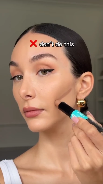 El truco fácil para levantar pómulos con maquillaje que queda súper natural