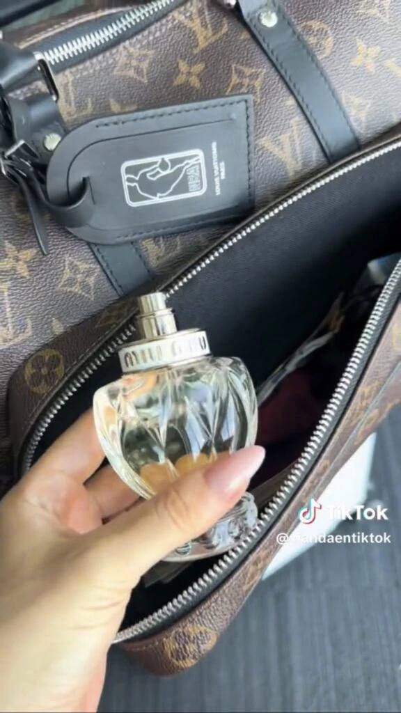 Esto lleva Wanda Nara en su bolso de viaje