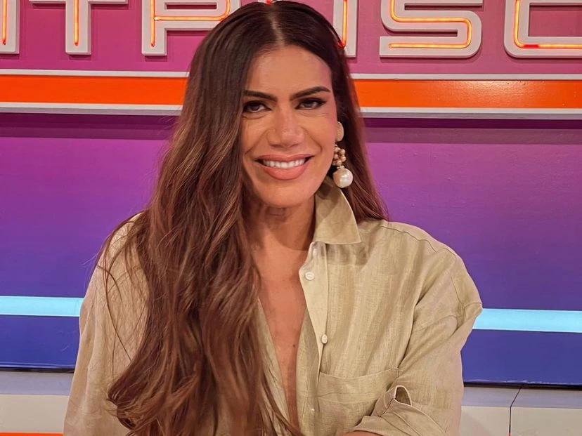 Flor de la V nos enseña a armar un look fashionista con un jean y una camisa