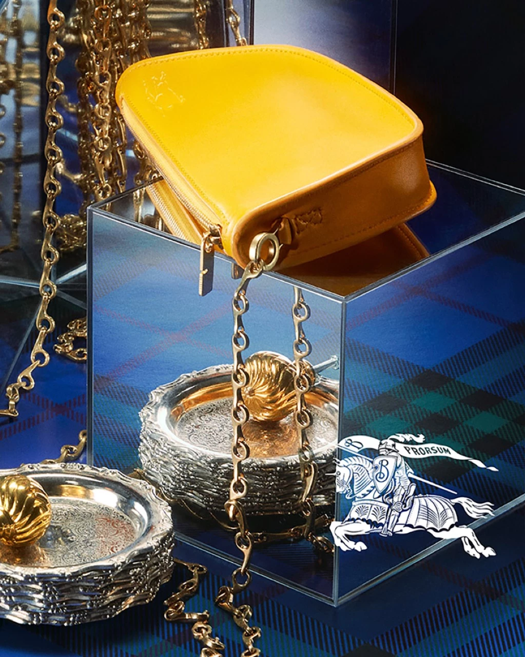 Burberry presentó su campaña navideña 2023.