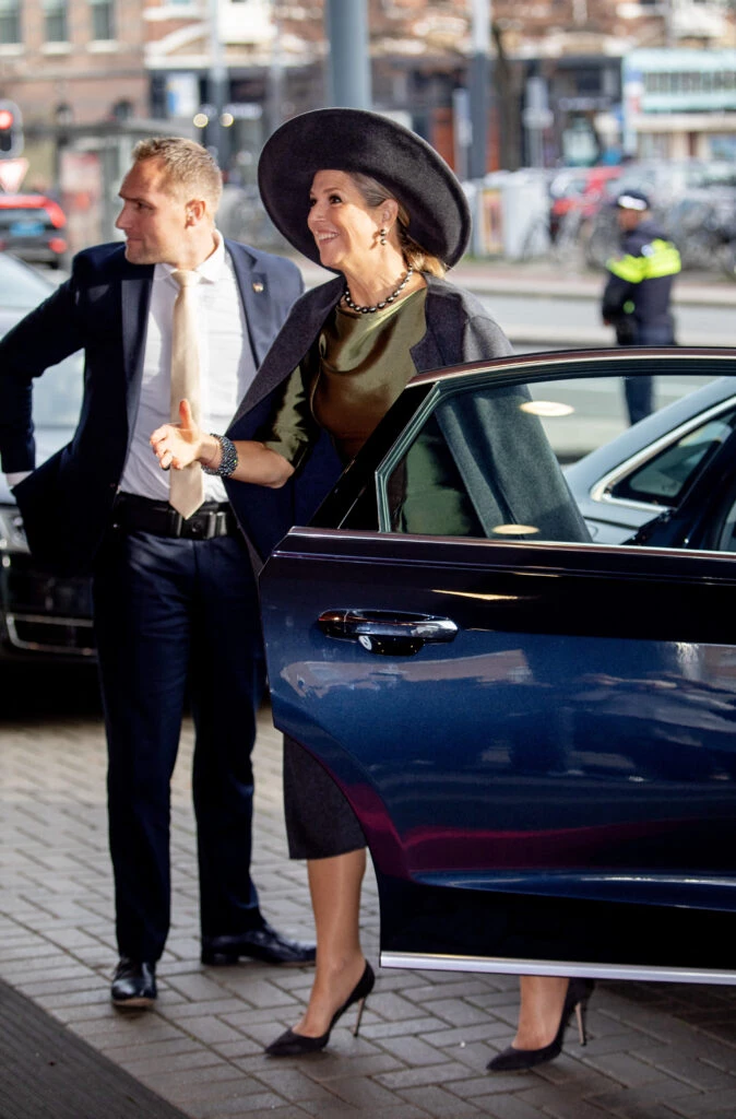 Máxima apostó por el abrigo más trendy del próximo otoño 2024. Fotonoticias.