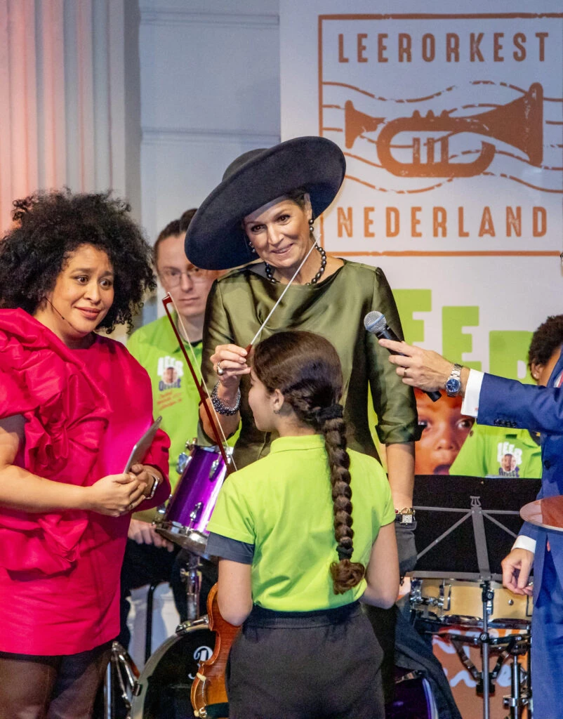 Máxima apostó por el abrigo más trendy del próximo otoño 2024. Fotonoticias.