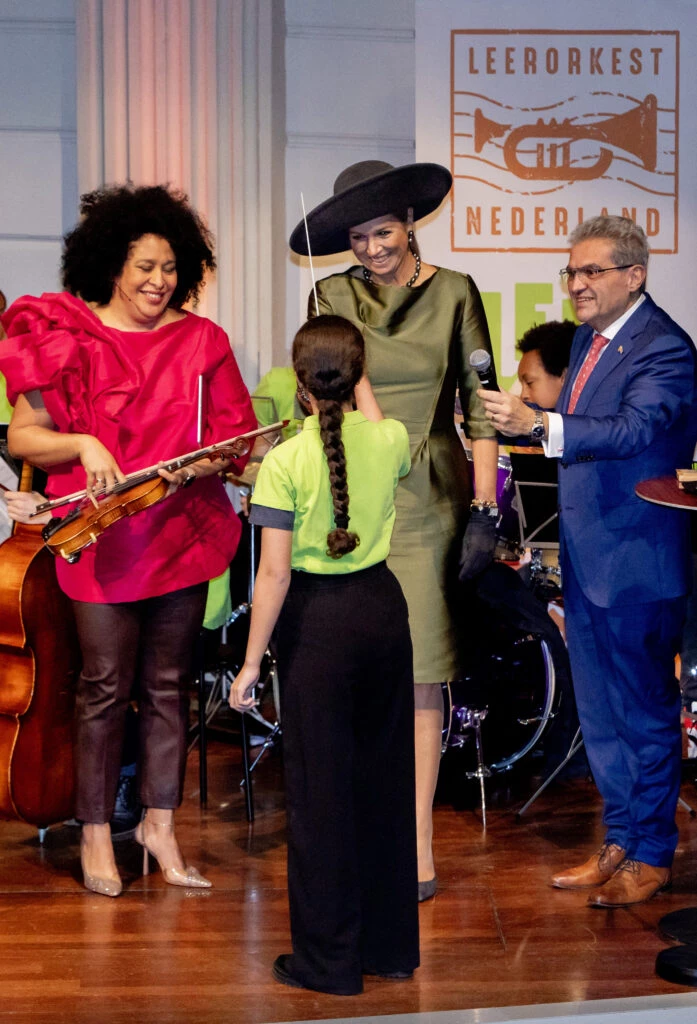 Máxima apostó por el abrigo más trendy del próximo otoño 2024. Fotonoticias.