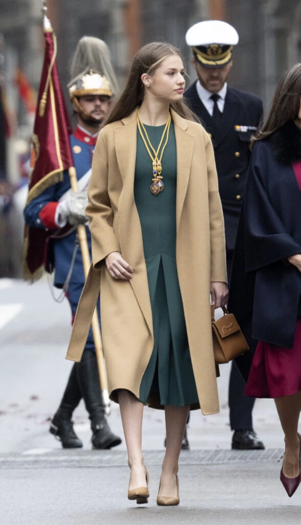 La princesa Leonor le "robó" una cartera a Letizia y marcó tendencia. Foto: Fotonoticias. 