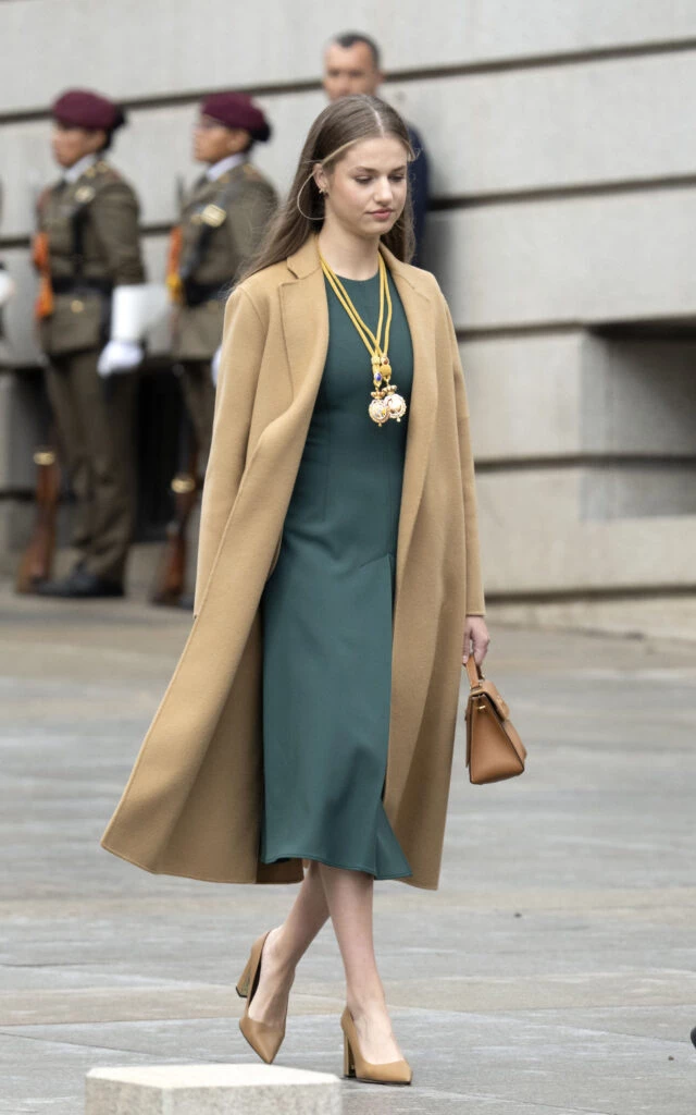 La princesa Leonor le "robó" una cartera a Letizia y marcó tendencia. Foto: Fotonoticias. 