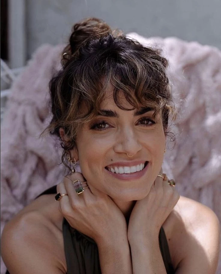 Guía de estilos e ideas para pelo corto con rulos