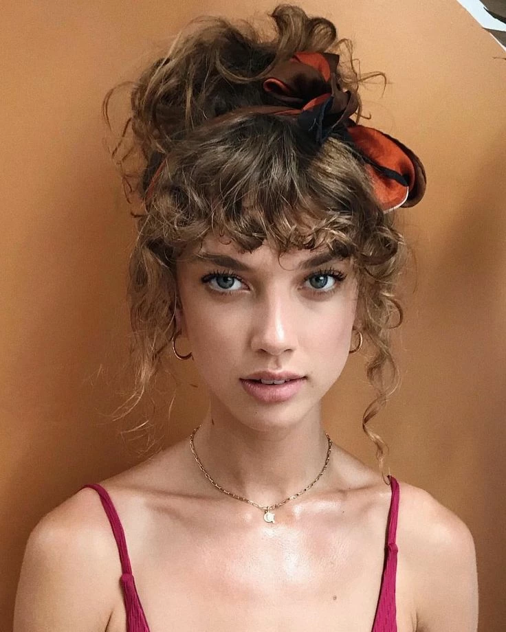 Guía de estilos e ideas para pelo corto con rulos