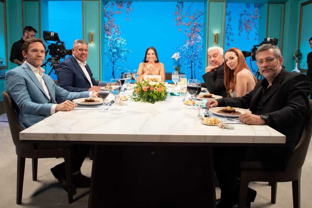 Mesaza Juana Viale: Coco Sily, Gabriel Cartañá, La Joaqui, Chiqui Tapia y Juan Gil Navarro.