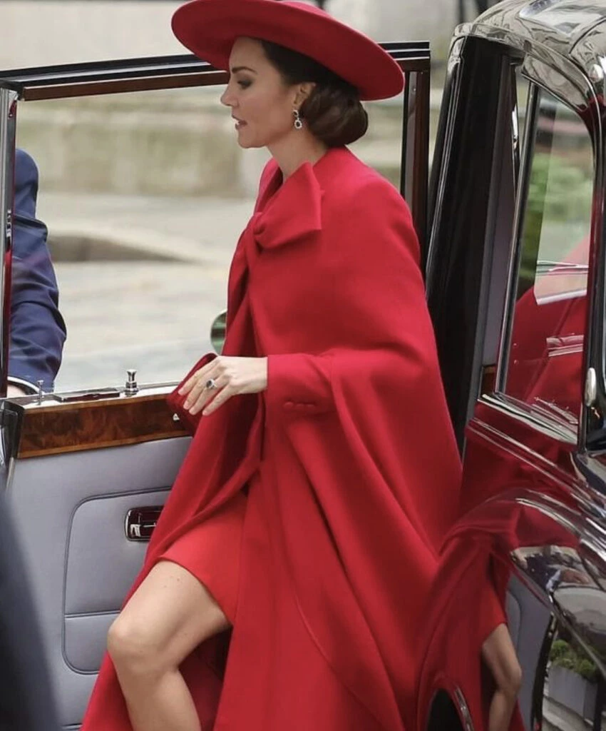 Kate Middleton deslumbró con su outfit monocromático para recibir al presidente coreano Kim-Jong-un. Foto: Instagram.