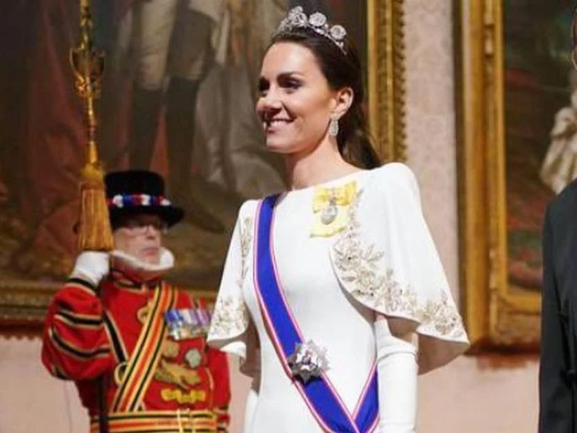 Kate Middleton eleva su estilo al máximo y deslumbra en blanco y dorado en la gala en honor al presidente de Corea
