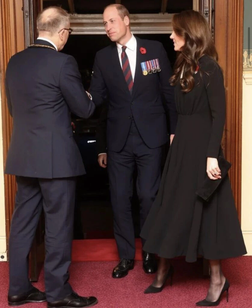 Guía de estilo: así se usa el total black según Kate Middleton. Foto: Instagram. 